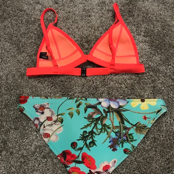 Triangl Swimsuit - Picture 2 of 2